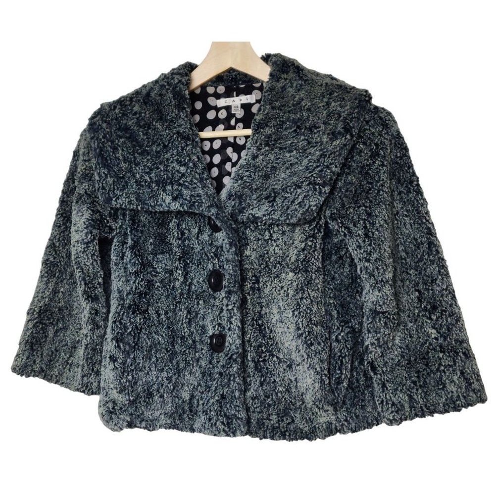 Cabi cropped fluffy gray Large buttons down jacket XS